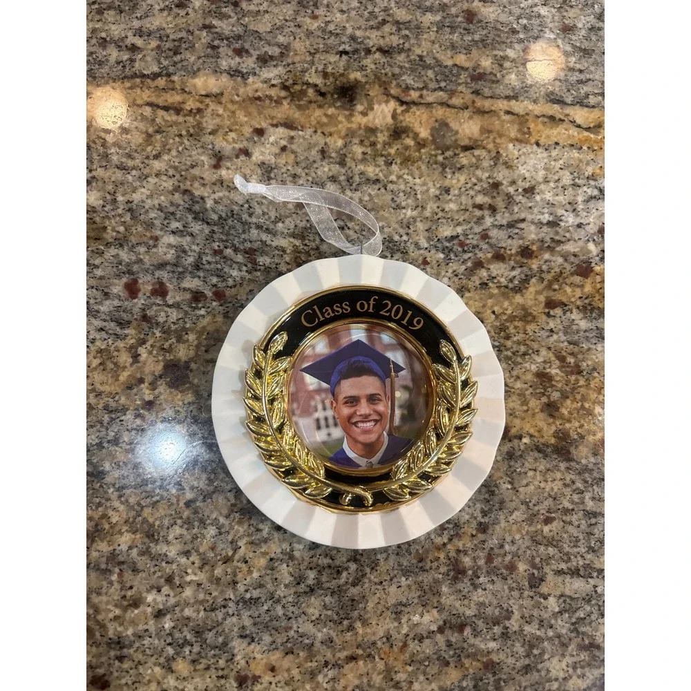 Hallmark Class of 2019 Graduation Photo Frame Ornament Gold Laurel Wreath 4 Inch
